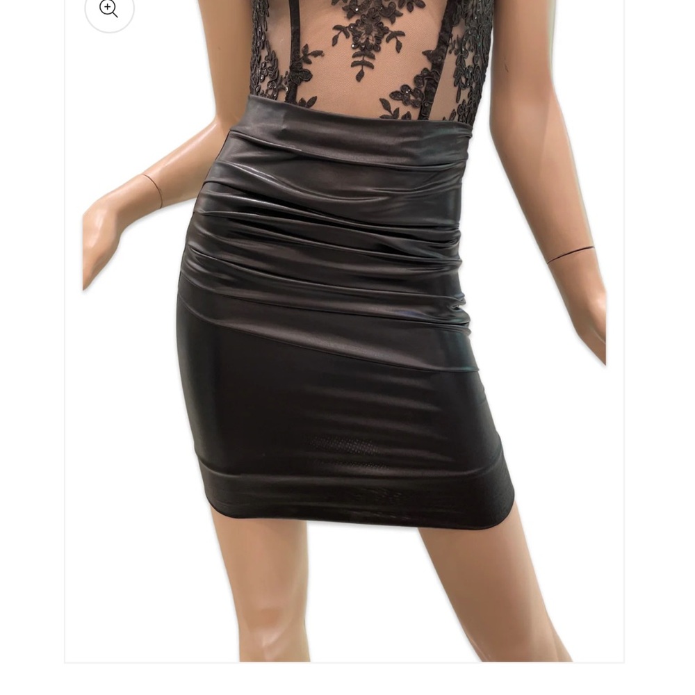 Chic Black Pencil Skirt